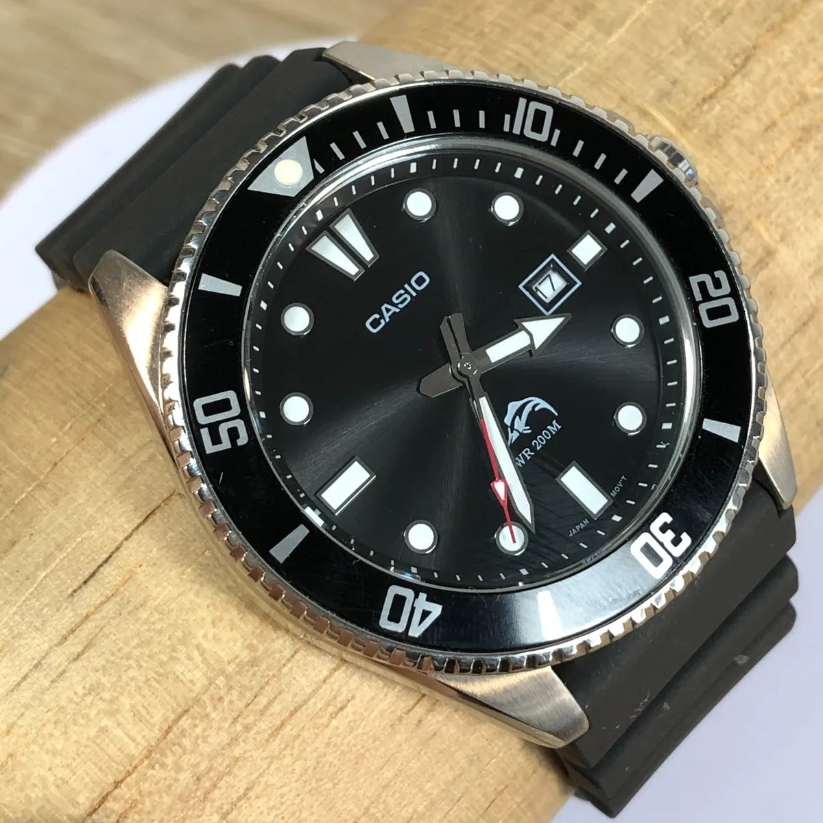Casio - Classic Stainless Steel Diver Style Men's Quartz Watch - MDV106